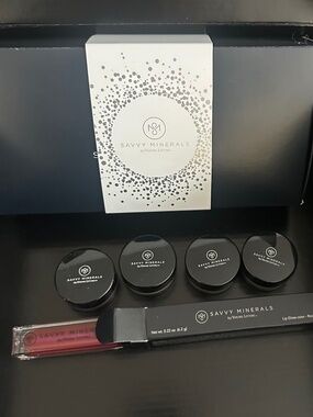 Young Living- Savvy Minerals collection - New in box